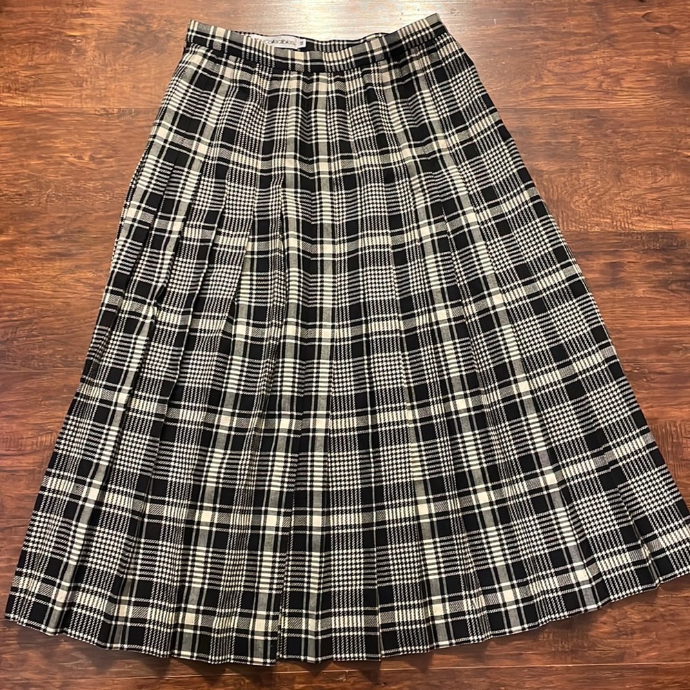 Vintage 100% Wool Pleated Skirt Midi Plaid Black Ivory Size 14 JH Collectibles